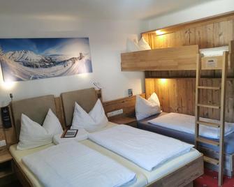 No1 - Flo's Rooms & Breakfast - Wagrain - Bedroom