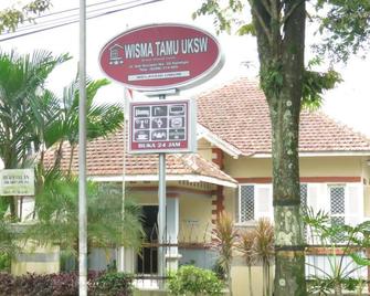 Wisma Tamu Uksw Guest House - Salatiga - Gebäude