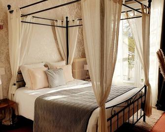 Logis Hôtel Saint Cyr - La Ferté-Saint-Cyr - Chambre