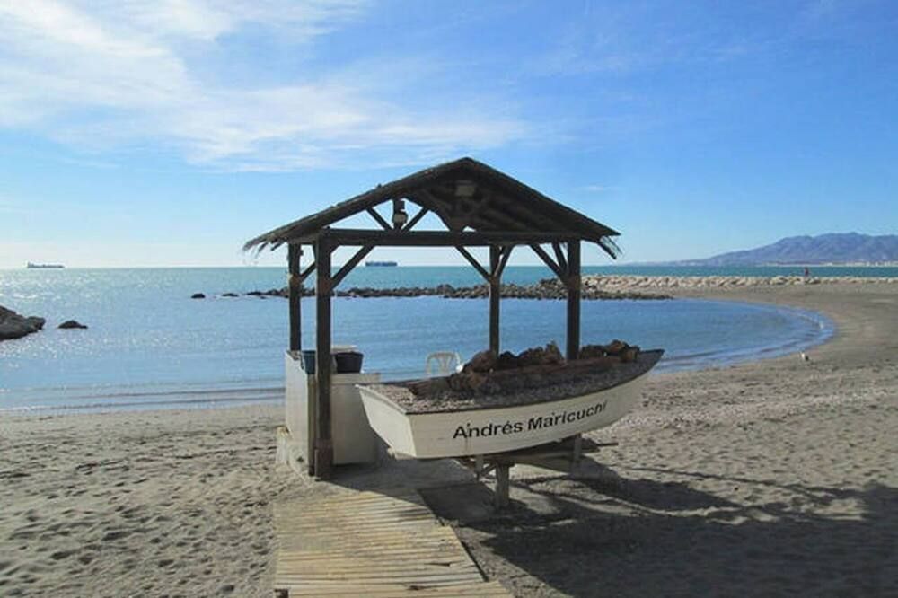 Apart. 2, Malaga, sleeps 6, sea view & terrace - Málaga - Beach