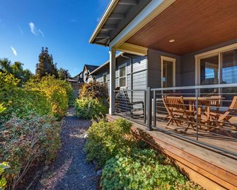 Redtail 30 day minimum - Hood River - Patio