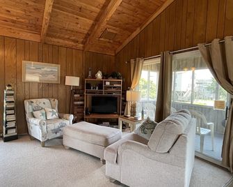 엑스헤일 - 침실 3개 코티지 바이 레드어닝 - 해터러스 - 거실