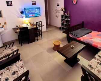 Raga Homestay- Homely Experience- 2bhk Apartment - Guwahati - Bedroom
