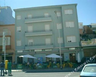 Los Chiles Hotel Restaurante - Villanueva del Arzobispo - Edificio