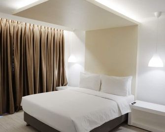 Leblanc Hotel And Resort - Antipolo - Bedroom