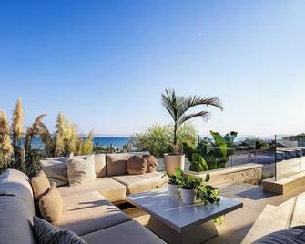 Stunning sea views, 450m from a sandy beach, heated pool, playroom and hot tub! - Kastellos - Patio