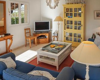 3 bedroom awesome home in Saint Pons de Mauchien - Saint-Pargoire - Sala de estar