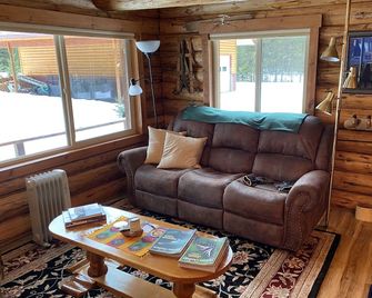 Bear Creek Cabin - A Slice of Montana Solitude - Essex - Living room