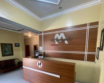 Hotel Manggala Syariah - Pacitan - Recepción
