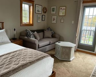 Tides Inn Guest Suites - Hall's Harbour