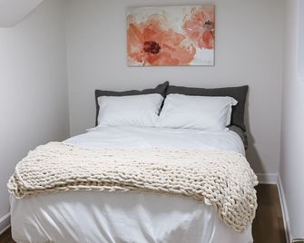 Chicago Bear Den - Chicago - Bedroom
