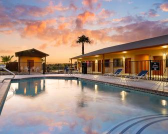Best Western Hebbronville Inn - Hebbronville - Басейн