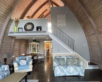 Cozy Cabin by the Lake - Sylvan Lake - Living room