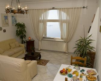 B&B Mamma Rosa Positano - Positano - Living room