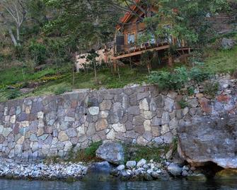 Spectacular Lakefront Cabin with luxury outdoor shower - San Marcos La Laguna - Building