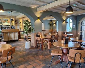 Stay in Thorn’s Historic Center – Charming Room in the Famous White Village - Thorn - Restaurant