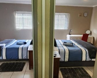 Middelbult guesthouse - Secunda - Schlafzimmer