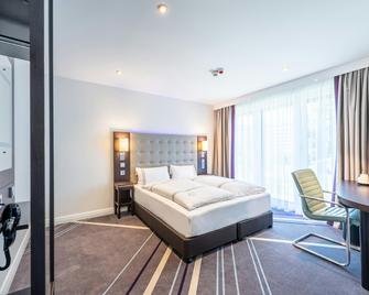 Premier Inn München City Schwabing - Munich - Bedroom