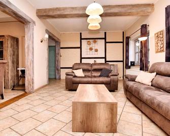 Charming Holiday Home In Durbuy With Garden - Bomal - Sala de estar