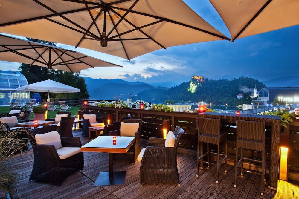 فندق كومباس - بليد - مطعم