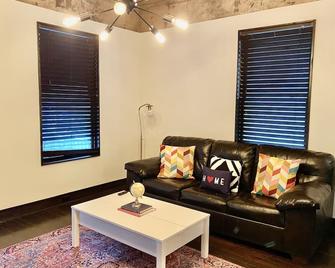 Charming and Cozy West Midtown Home - Atlanta - Sala de estar