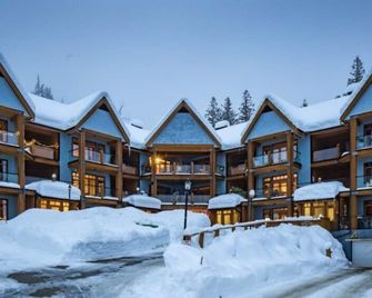 Central Location, Lots Of Space, Hot Tub - Rossland - Building