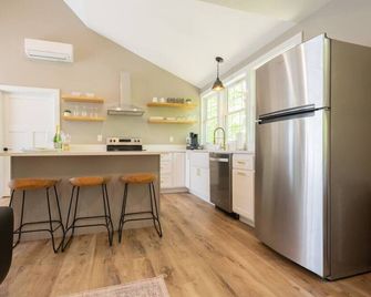 The Cottage, Rusted Route Farms - Jackson - Kitchen