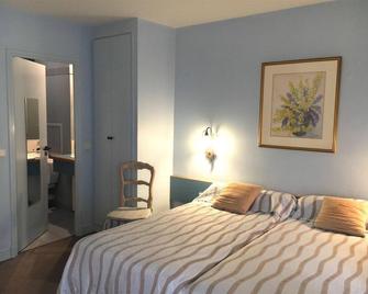 L'auberge Des 3 Marches - Le Vésinet - Schlafzimmer