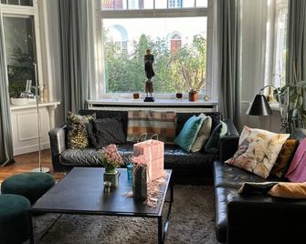 Villa Apartment With Private Garden - Hellerup - Salon
