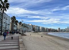 Frente a la Playa Pocitos! - Montevideo - Beach