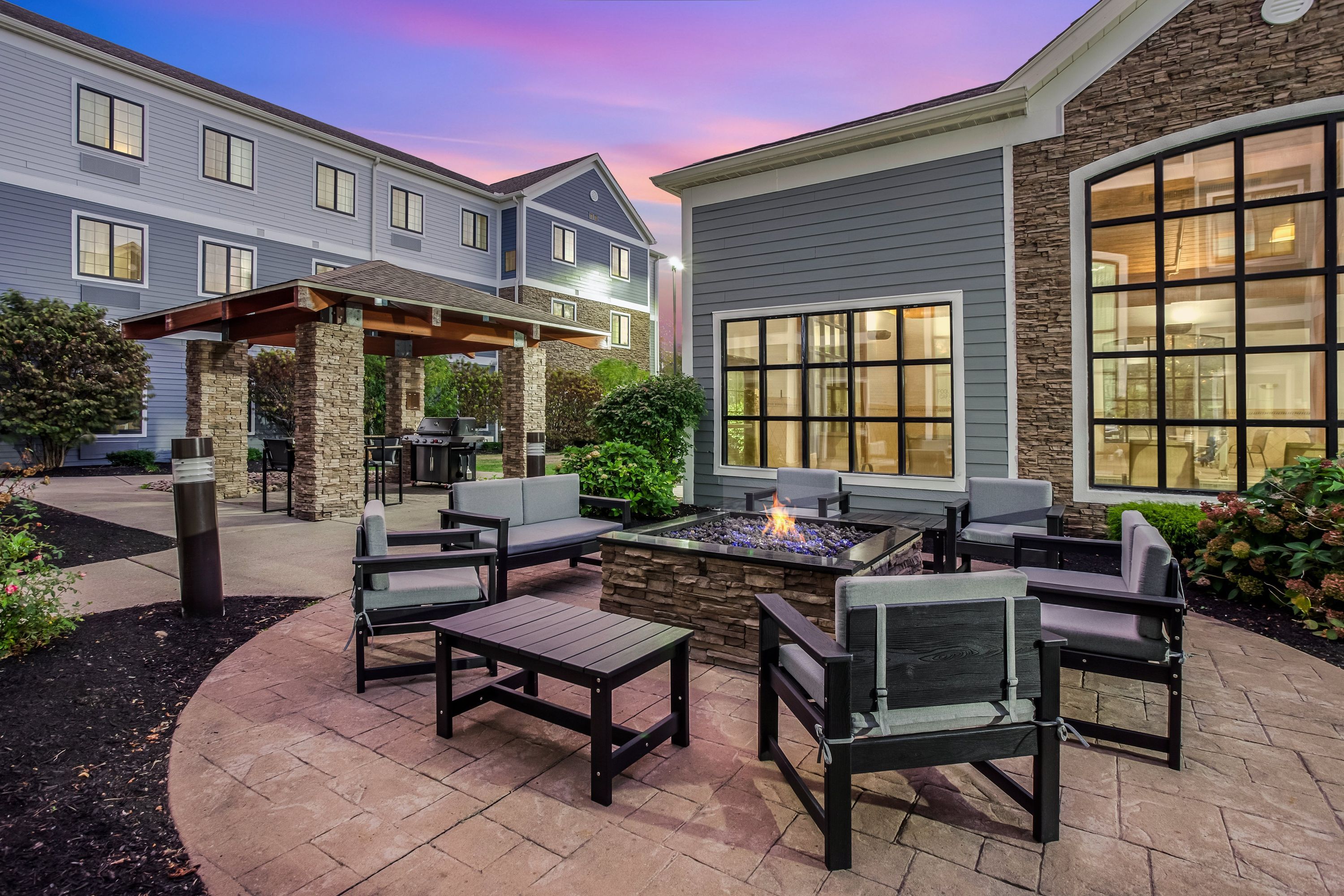 Staybridge Suites Williamsville - Buffalo By IHG - Williamsville - Patio