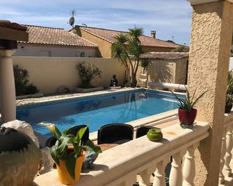 Villa full feet in the south of France - Villeneuve-lès-Béziers - Pool