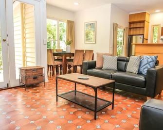 The Orchard House - Bright - Huiskamer