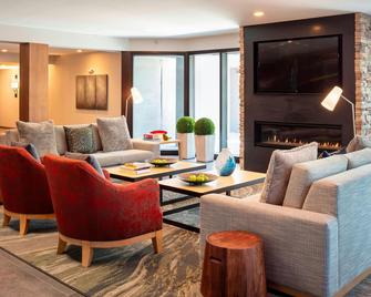 Fairfield Inn & Suites by Marriott Providence Airport Warwick - Warwick - Living room