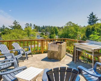 Westport Retreat w/ Pool Table: Walk to State Park - Westport - Balcony