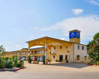Americas Best Value Inn & Suites Waller Prairie View - Waller - Building
