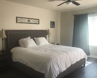 Private Master Suite/Private Entrance - Yukon - Bedroom