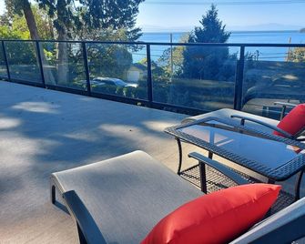Very Relaxing 3bdr 2bth Home with Gorgeous View - Sechelt - Balkón