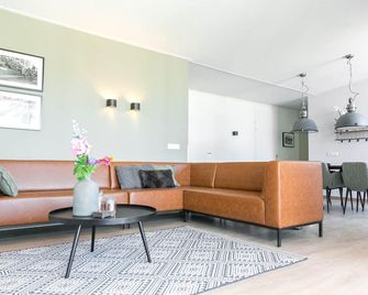 Bungalow in Netherlands with Accessible Design - 's-Gravenzande - Living room