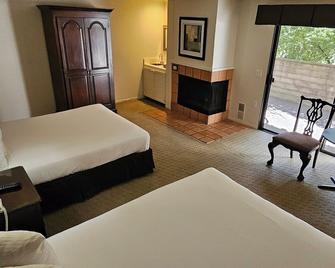 Adobe Inn - כרמל ביי דה סי - חדר שינה