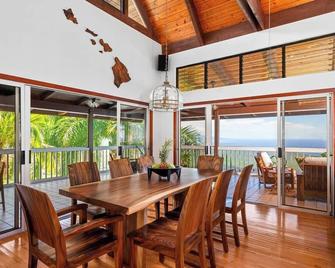 Maka Nui Estate private, family style home , newly renovated - Captain Cook - Dining room