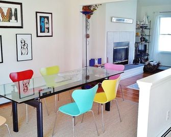 Private Pebble Beach Community with Tennis next to Island End Public Golf Course - East Marion - Dining room