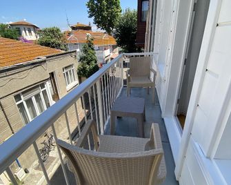 White Island Boutique Otel - Büyükada - Balkon