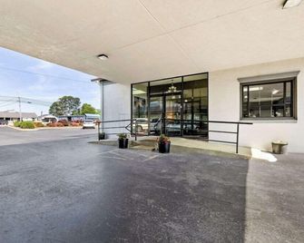 Americas Best Value Inn - Lawrenceburg - Lobby