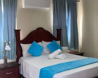 Hotel Enrique II - Santo Domingo - Phòng ngủ