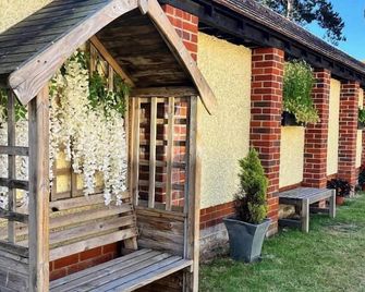 The Birdham Hotel & Restaurant - Bembridge - Binnenhof