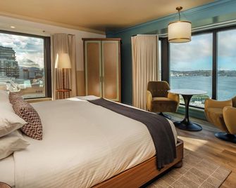 إن آت ذا ماركت - سياتل - غرفة نوم