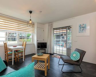 Welcome in - Vakantiehuis - Achterweg 10 Zonnemaire ' Sol e Mar' - Zonnemaire - Living room