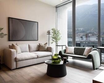 Elegant Apartment w/Stunning Mountain Views & Pool - Santa Catarina