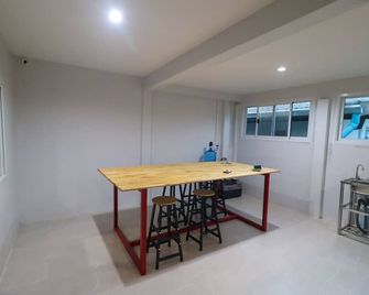 No.9 Hostel kanchanaburi - Kanchanaburi - Dining room